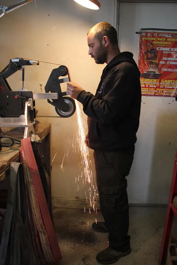 Fabriquez votre couteau pliant sur une journée avec Maxime - Image n°2 - Wecandoo