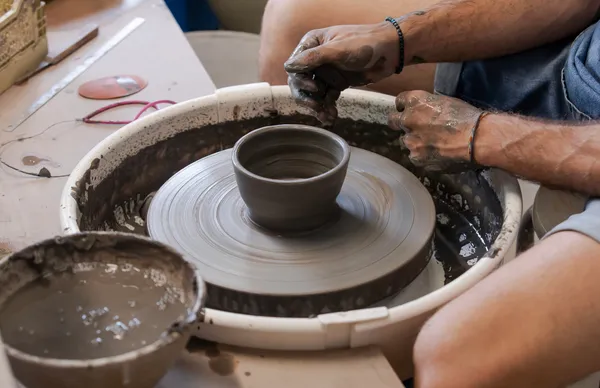 Initiez-vous au tour de potier en duo, accompagnés par Marlène - Afbeelding nr. 5 - Wecandoo