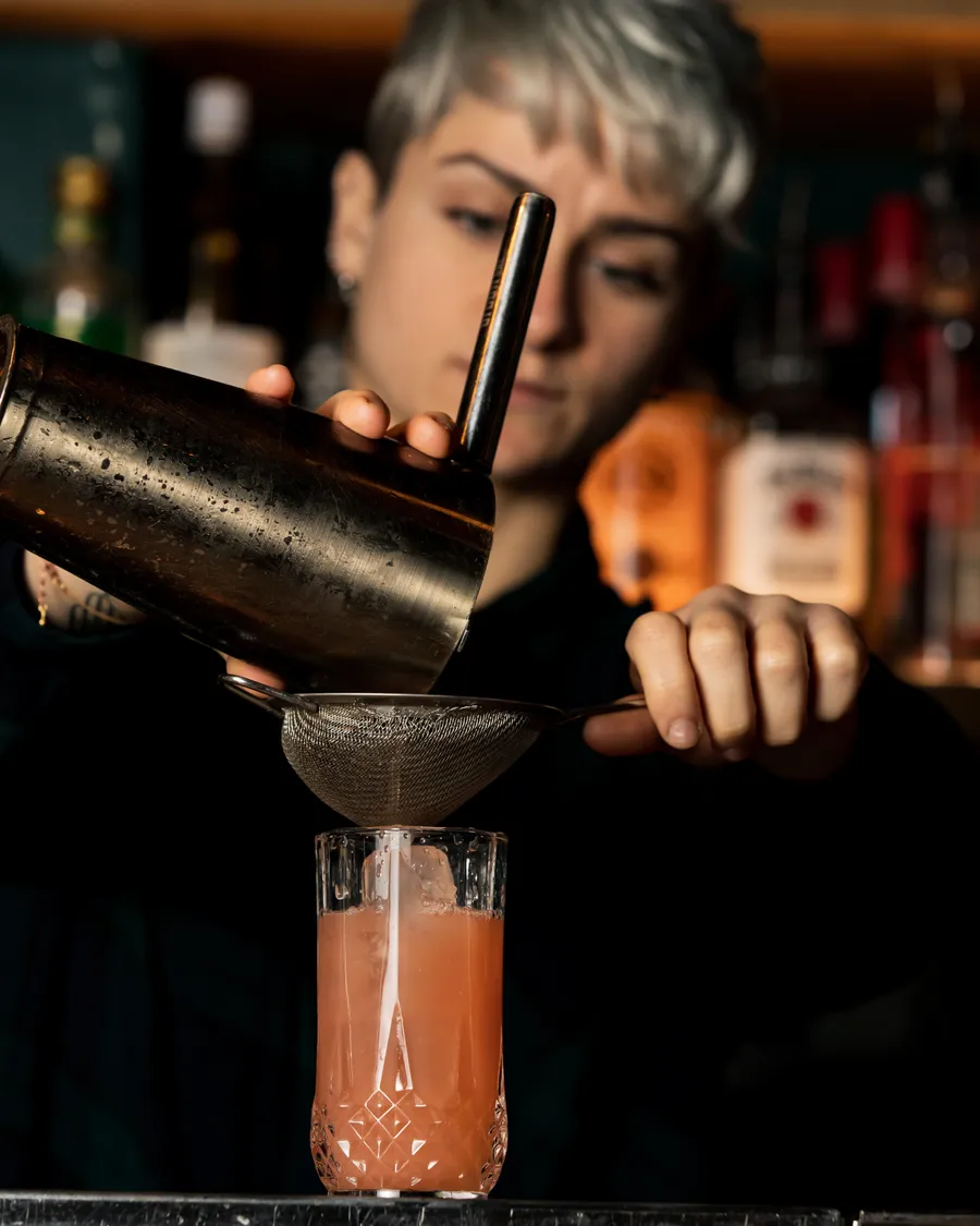 Devenez mixologues le temps d'un atelier et réalisez vos cocktails en équipe avec Philippe dans votre lieu - Image n°1 - Wecandoo