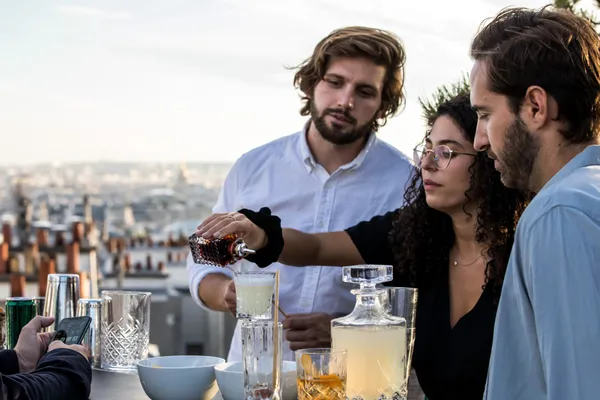 Devenez mixologues le temps d'un atelier et réalisez vos cocktails en équipe avec Philippe dans votre lieu - Image n°2 - Wecandoo