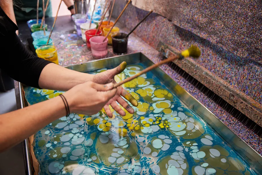 Explorez librement l’art du papier marbré avec Candan - Image n°1 - Wecandoo