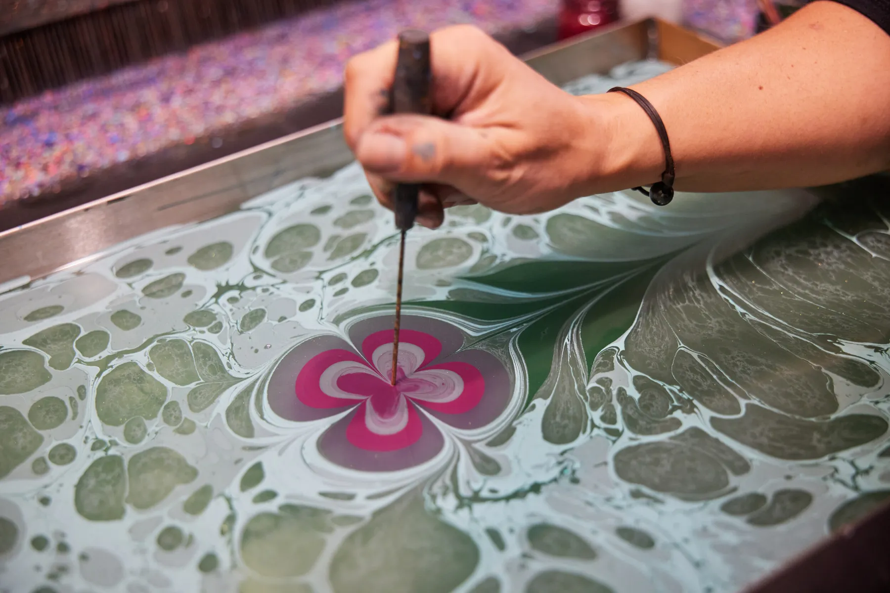 Explorez librement l’art du papier marbré avec Candan - Image n°4 - Wecandoo