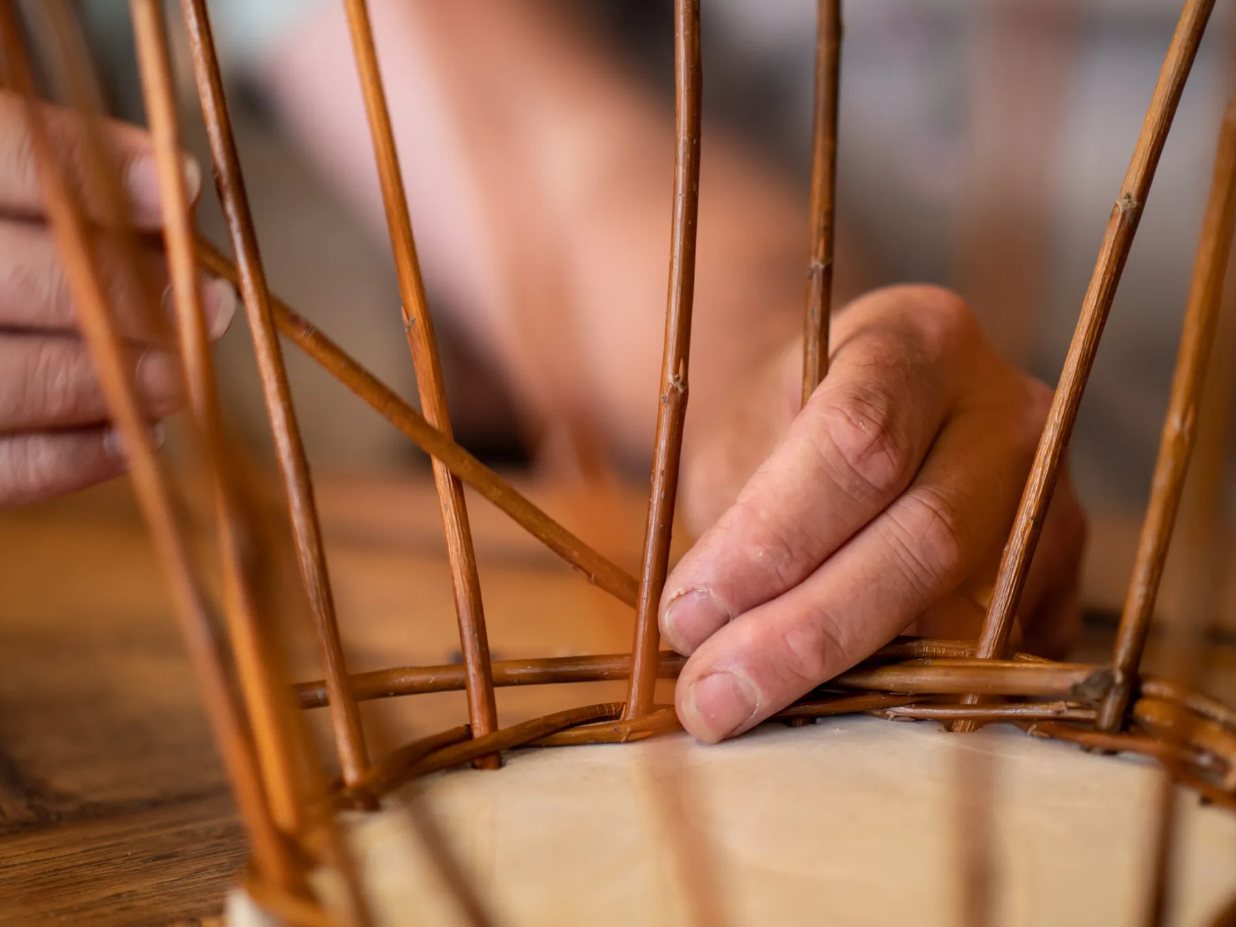 Réalisez votre corbeille sur fond en céramique avec Gregory - Image n°1 - Wecandoo
