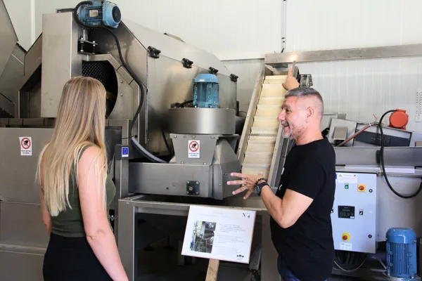 Assemblez votre huile d'olive avec Léo et son équipe - Image n°3 - Wecandoo