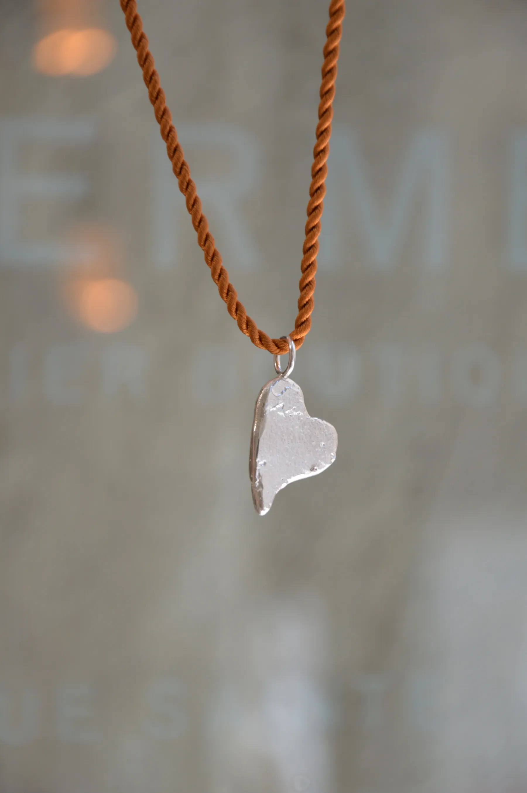 Fondez votre bijou à la terre de Delft avec Noé - Image n°1 - Wecandoo