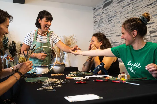 Réalisez votre couronne de fleurs séchées sur votre lieu avec Isabelle - Afbeelding nr. 2 - Wecandoo