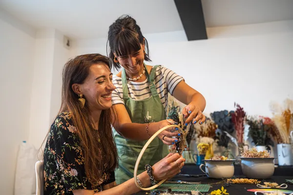 Réalisez votre couronne de fleurs séchées sur votre lieu avec Isabelle - Afbeelding nr. 3 - Wecandoo