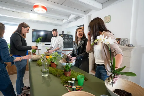 Sensibilisez votre équipe et réalisez votre kokedama à partir de plantes dépolluantes - Image n°4 - Wecandoo