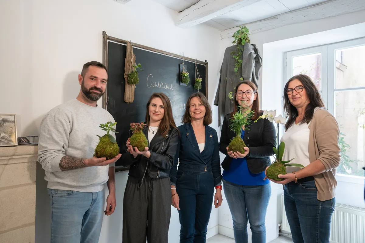 Réalisez votre kokedama en groupe