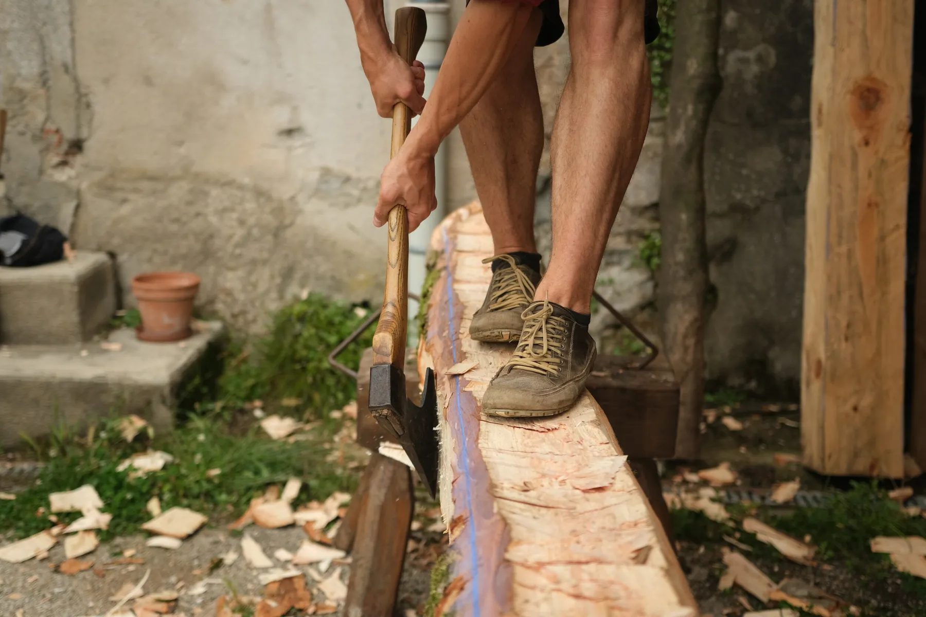 Initiez-vous à l'équarrissage traditionnel à la hache sur une demi journée avec Paul - Image n°4 - Wecandoo