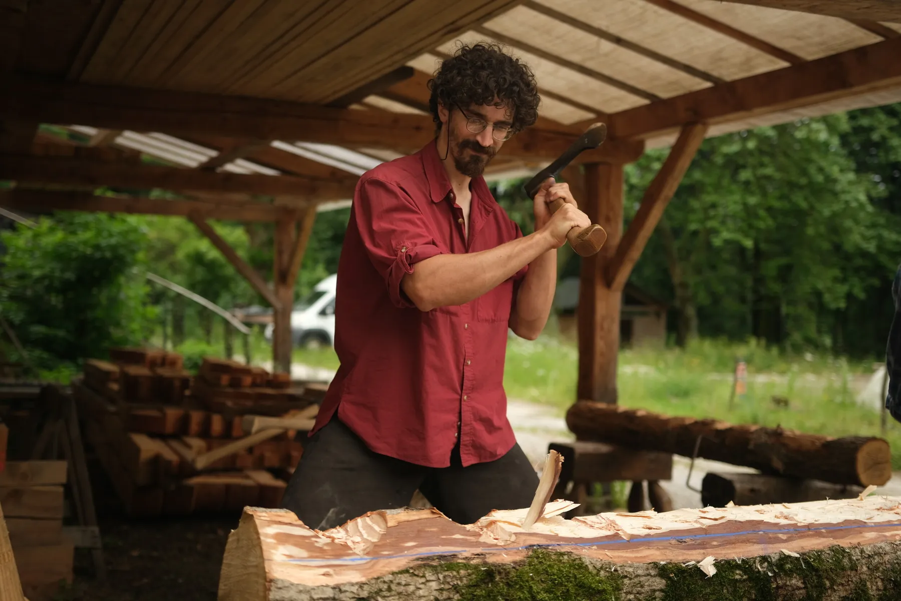 Initiez-vous à l'équarrissage traditionnel à la hache sur une demi journée avec Paul - Image n°5 - Wecandoo