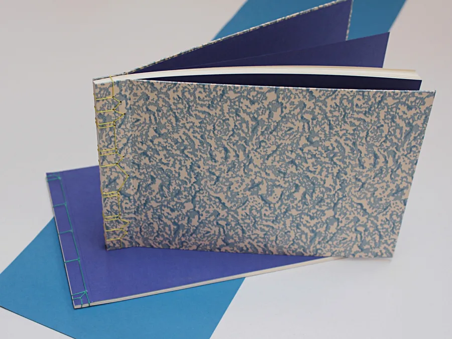 Réalisez vos deux carnets personnalisés en reliure japonaise - Image n°1 - Wecandoo