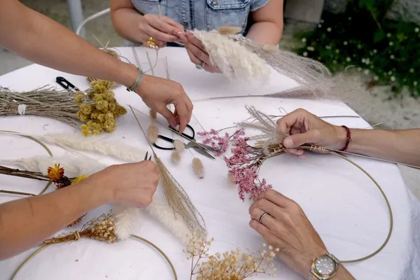 Fabriquez votre couronne de fleurs séchées avec Bérengère - Image n°4 - Wecandoo