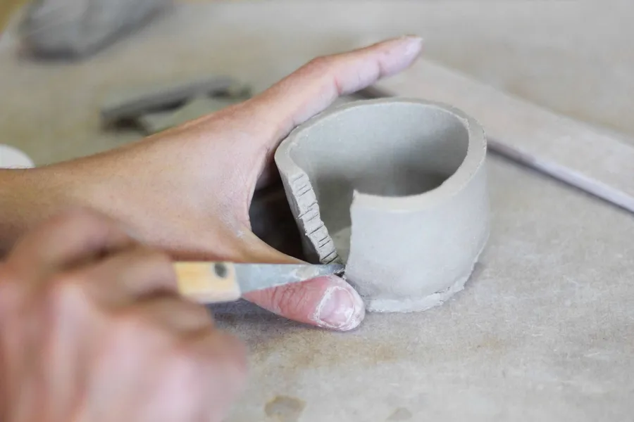 Faites découvrir à votre équipe le monde de la céramique et modelez vos tasses avec Caroline et Gaetan - Afbeelding nr. 1 - Wecandoo