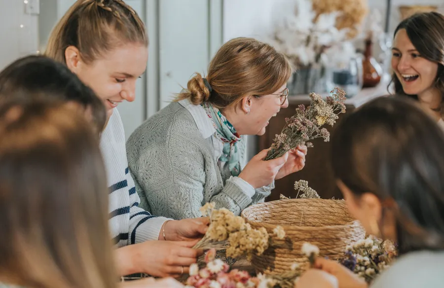 Composez votre bouquet de fleurs séchées au cœur d'une ferme florale avec Clarisse - Image n°1 - Wecandoo