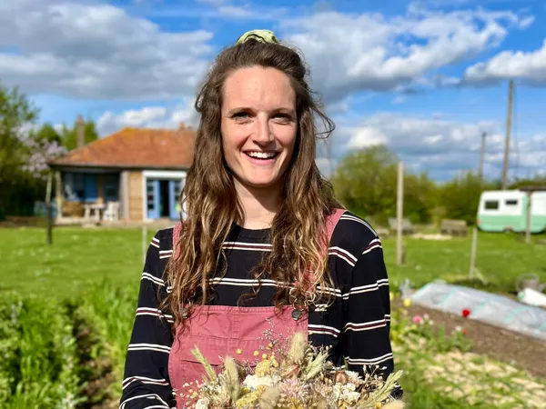 Créez votre bougie de fleurs séchées avec Clarisse - Image n°3 - Wecandoo