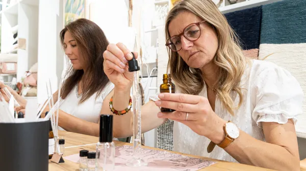 Rassemblez votre équipe et plongez dans l'univers fascinant du parfum avec Mathilde - Image n°3 - Wecandoo