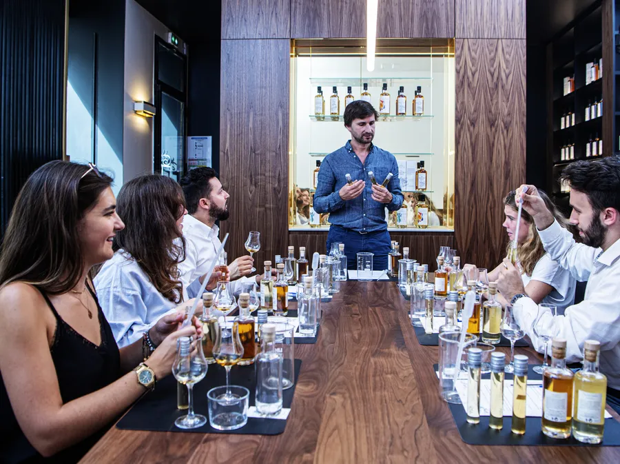 Impliquez votre équipe et assemblez votre whisky avec Benjamin et son équipe - Image n°1 - Wecandoo