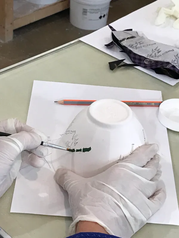 Initiez-vous à la peinture sur porcelaine avec Camille - Image n°2 - Wecandoo