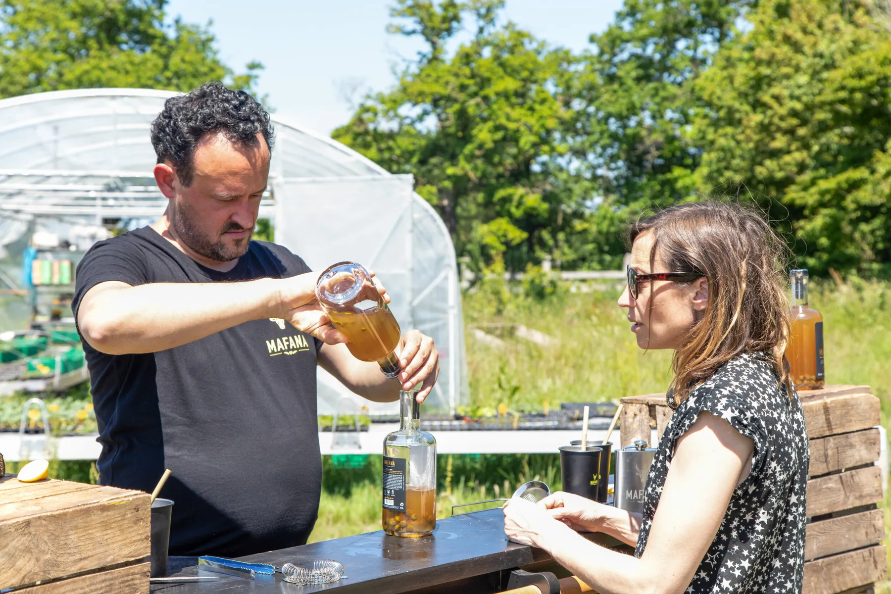 Surprenez votre équipe : cueillez vos fleurs de brèdes mafane et embouteillez votre rhum avec Anthony - Afbeelding nr. 2 - Wecandoo