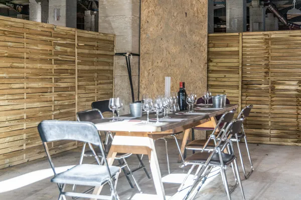 Captivez votre équipe et découvrez l'art de la dégustation de vin avec Maxime, artisan vigneron ou Annaëlle, assistante maître de chai - Afbeelding nr. 1 - Wecandoo