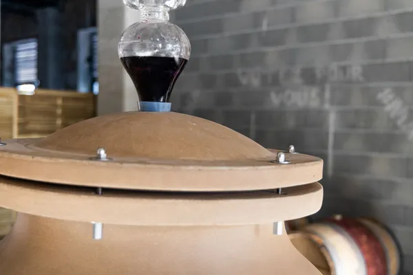 Eblouissez votre équipe et créez votre propre vin avec Maxime et Annaëlle - Afbeelding nr. 4 - Wecandoo