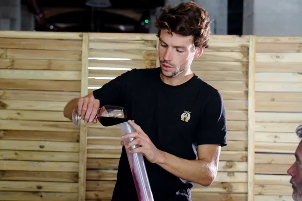 Eblouissez votre équipe et créez votre propre vin avec Maxime et Annaëlle - Afbeelding nr. 2 - Wecandoo