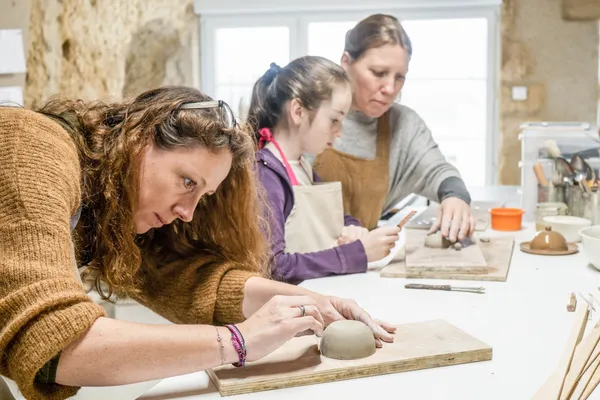 Inspirez votre équipe et modelez vos pièces de céramique avec Anne - Image n°3 - Wecandoo