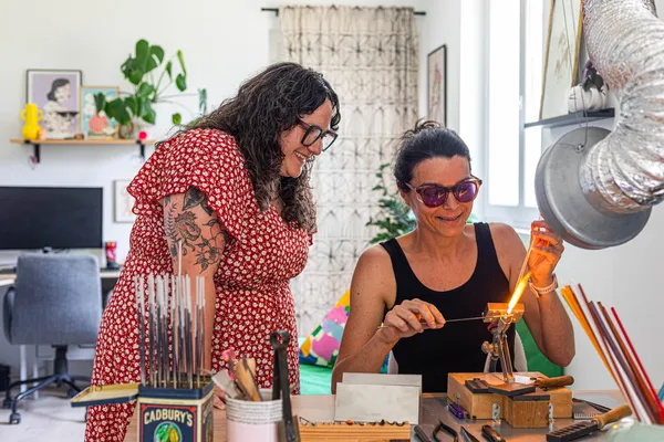 Initiez-vous au filage de verre en duo, accompagnés par Pauline - Image n°1 - Wecandoo