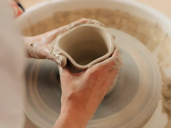 Initiez-vous au tour et au modelage sur 2 sessions - Image n°2 - Wecandoo