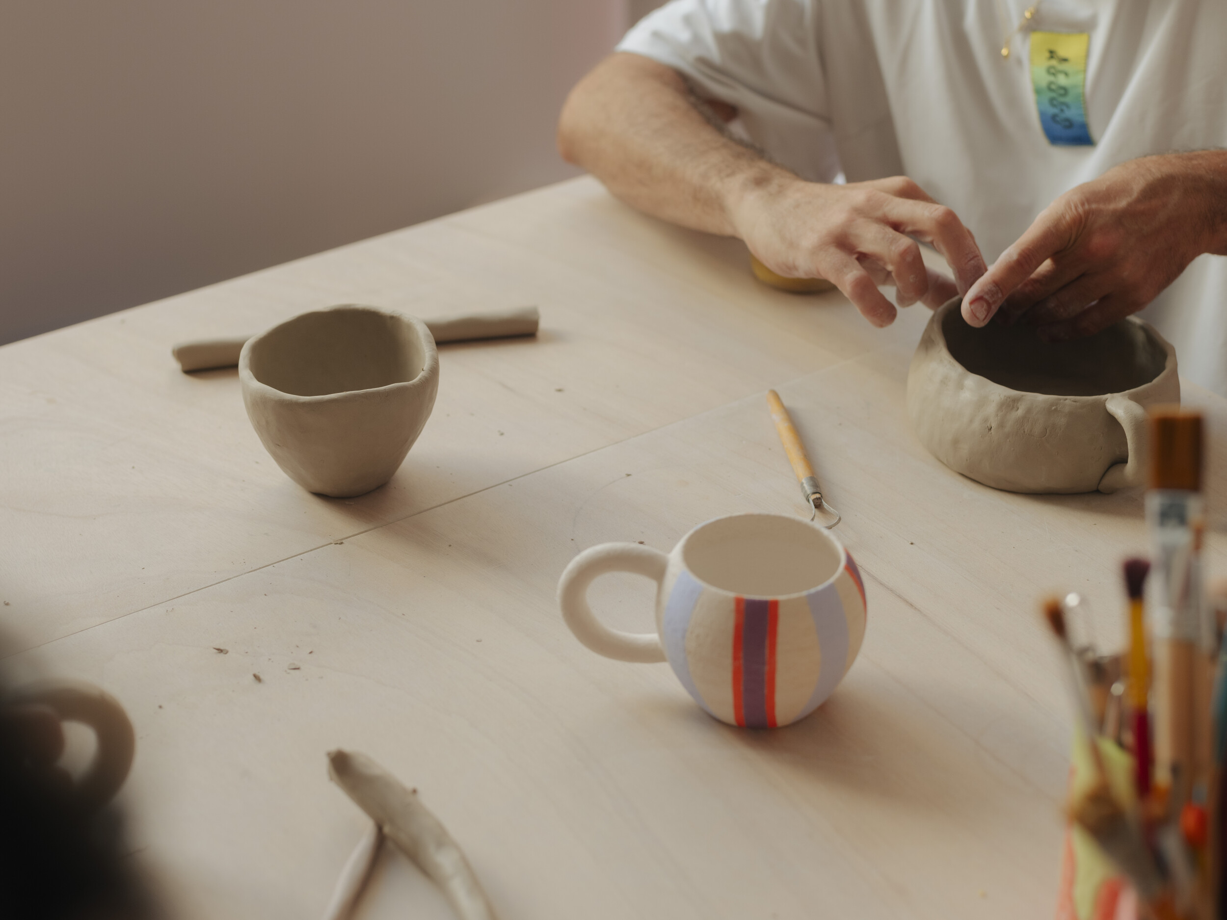 Modelez et décorez votre mug en céramique