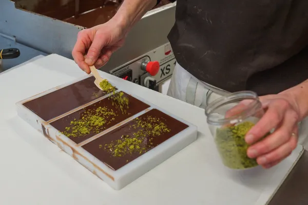 Etonnez votre équipe et réalisez vos tablettes de chocolat personnalisées avec Laurence et Emmanuel - Image n°5 - Wecandoo