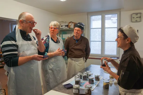 Etonnez votre équipe et réalisez vos tablettes de chocolat personnalisées avec Laurence et Emmanuel - Image n°3 - Wecandoo