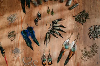 Réalisez votre accessoire en plumes