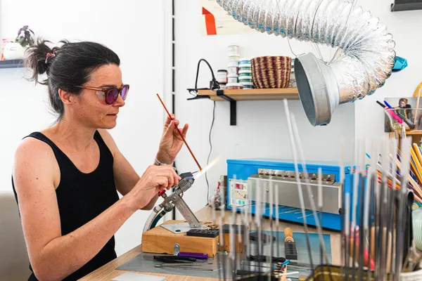 Initiez-vous au filage de verre en duo, accompagnés par Pauline - Image n°4 - Wecandoo