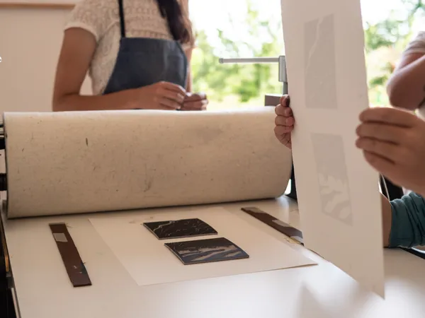 Créez votre affiche en linogravure avec Noémie - Afbeelding nr. 5 - Wecandoo