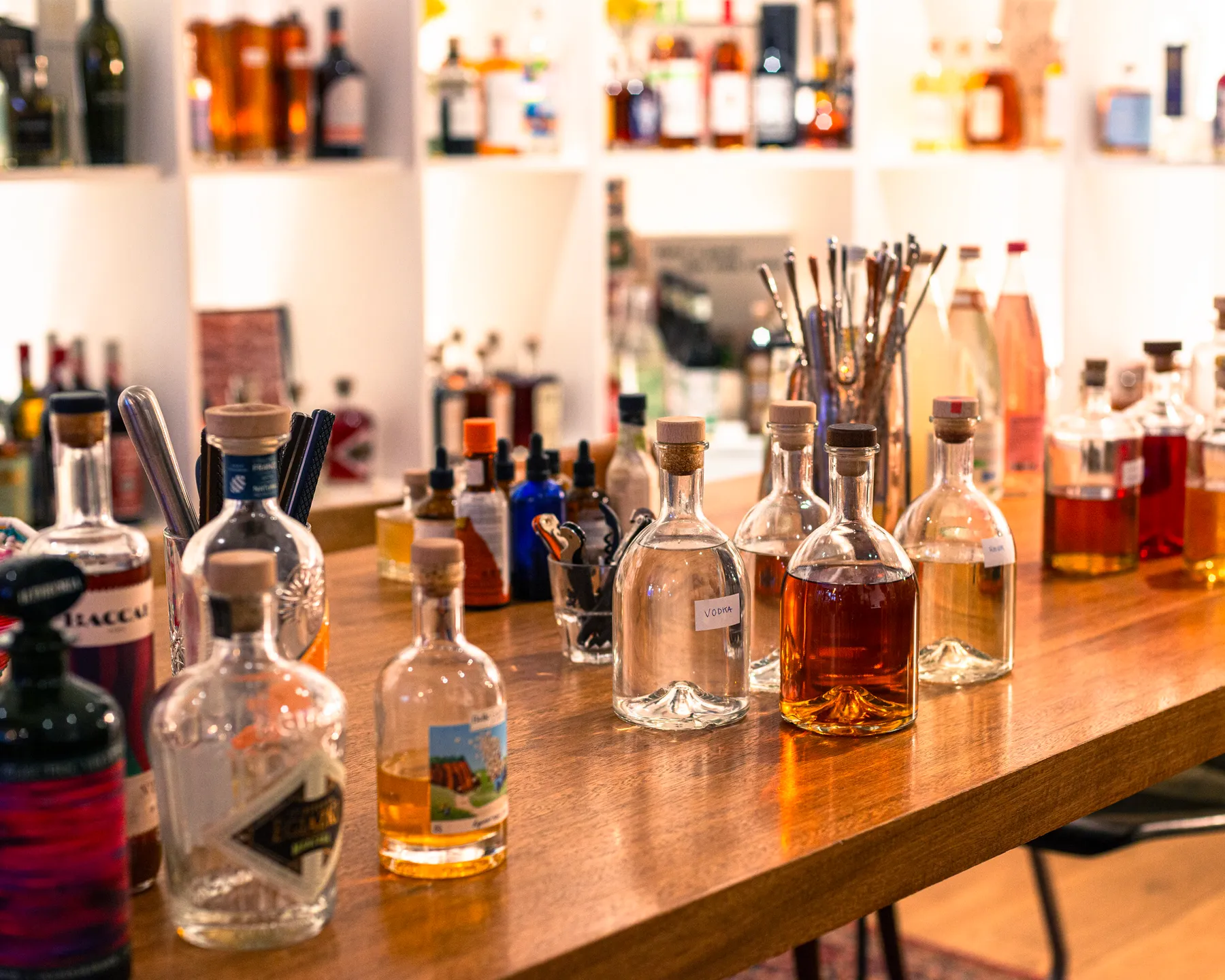 Réunissez votre équipe et réalisez des cocktails en groupe avec Clara, Steven et Fabien - Afbeelding nr. 4 - Wecandoo