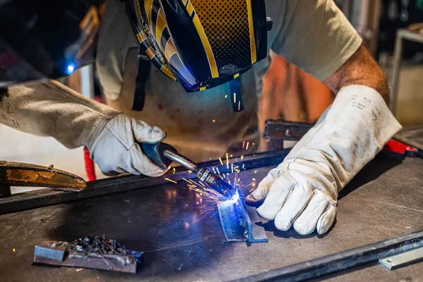 Initiez-vous à la soudure en duo sur une journée, accompagnés par Jules - Image n°1 - Wecandoo