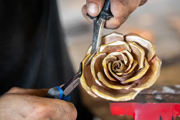Réalisez votre rose éternelle en cuivre avec Marc - Afbeelding nr. 3 - Wecandoo