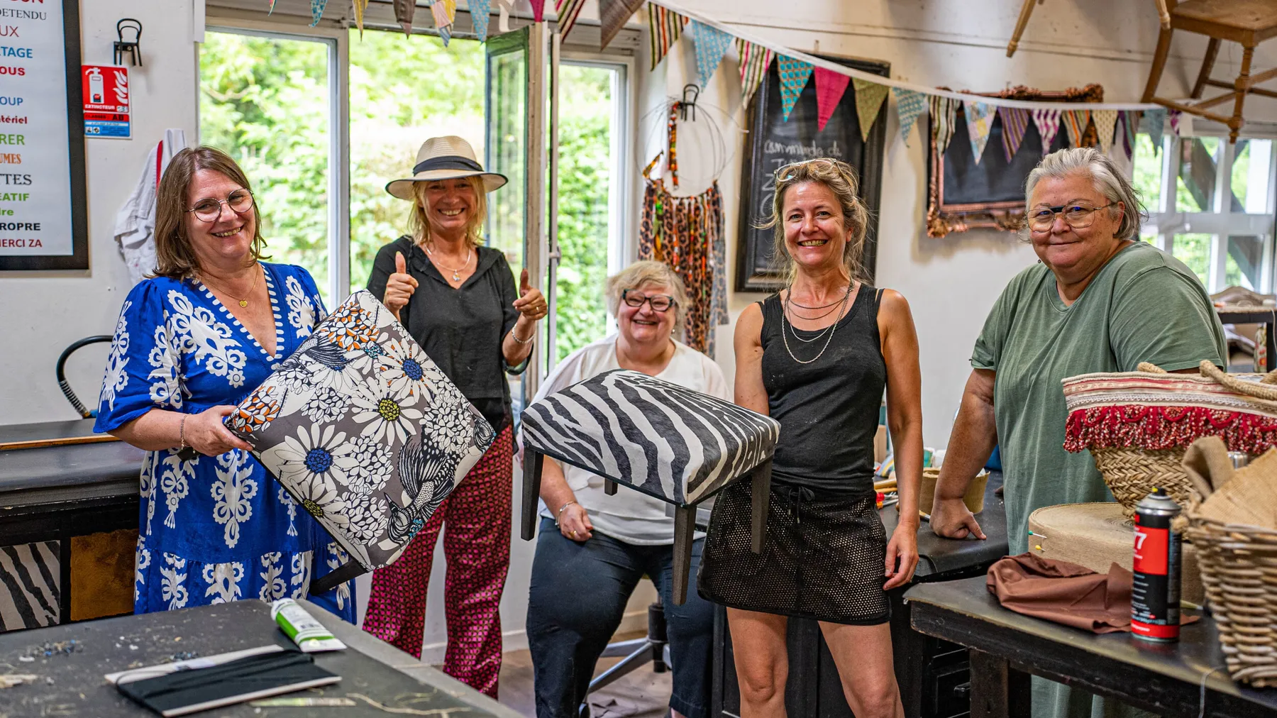 Tapissez votre tabouret avec Isabelle - Image n°4 - Wecandoo