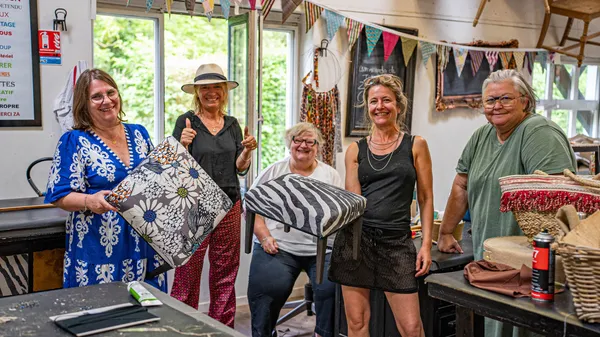 Tapissez votre tabouret avec Isabelle - Image n°4 - Wecandoo