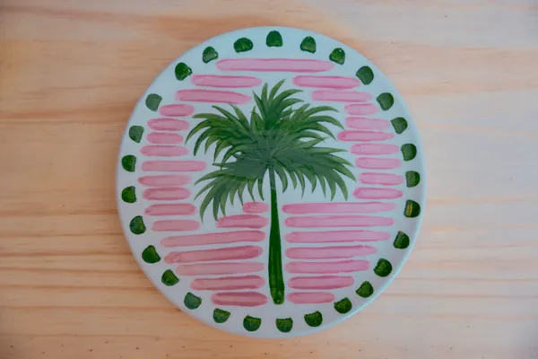 Initiez-vous à la poterie et à la décoration sur faïence et décorez votre assiette en faïence avec Sophie - Image n°5 - Wecandoo