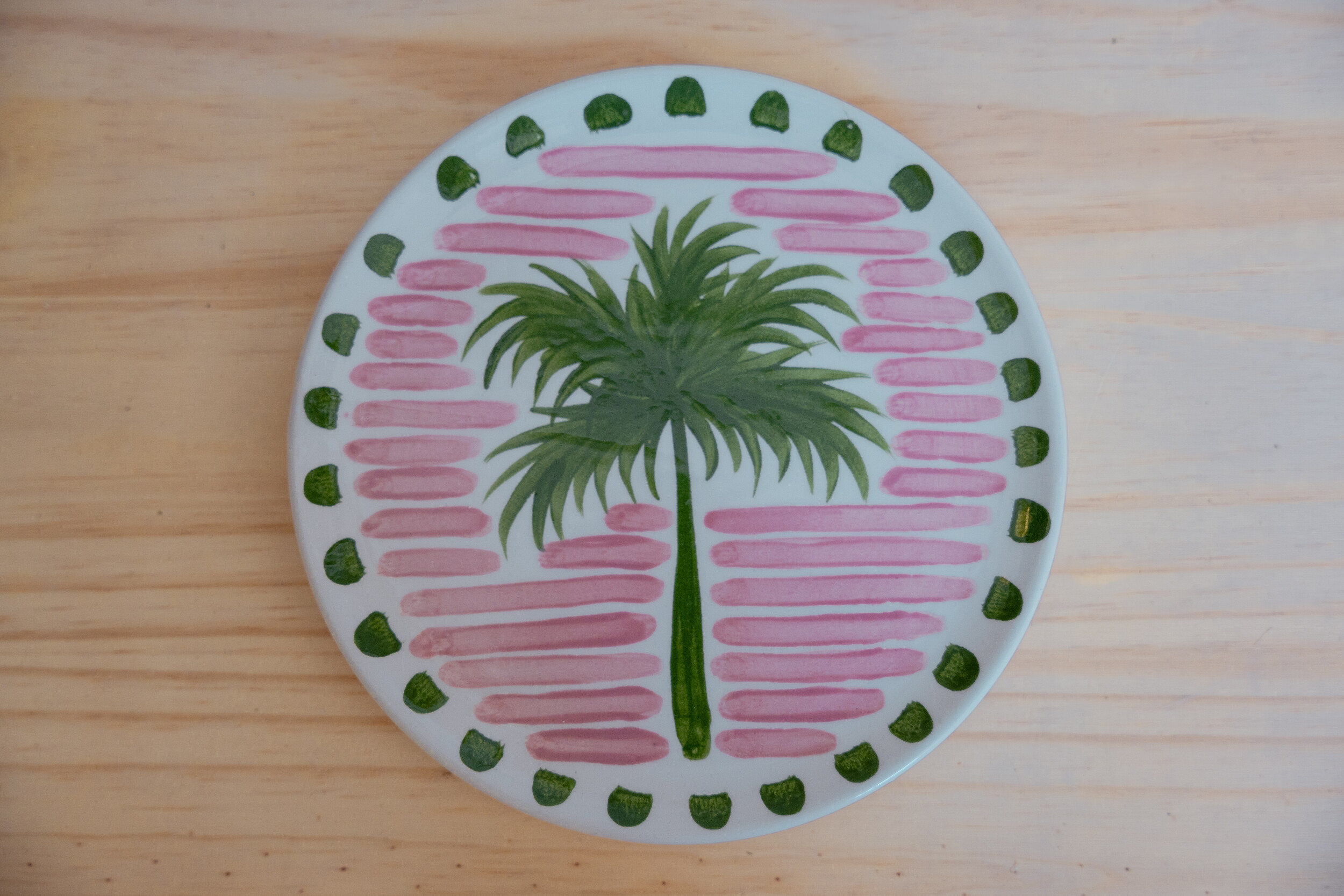 Décorez votre assiette en faïence