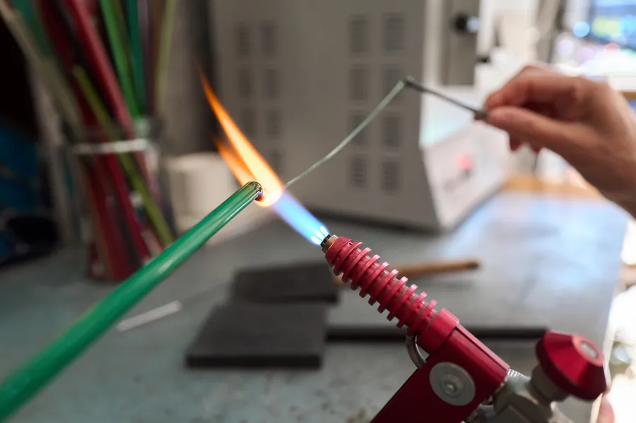 Réalisez vos pièces uniques en verre filé avec Nathalie - Image n°1 - Wecandoo