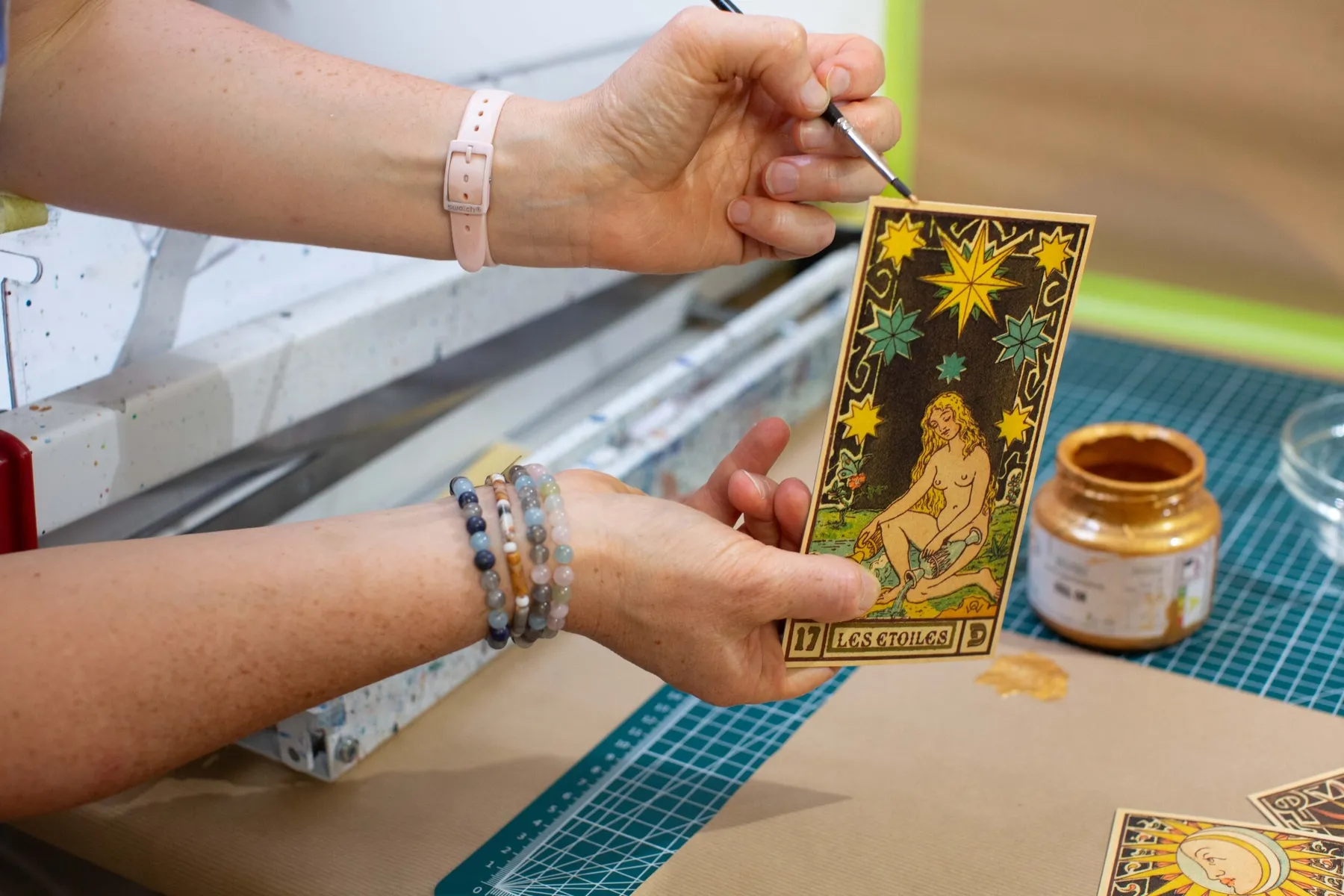 Réalisez votre trio de cartes de tarot artisanales avec Agnès - Afbeelding nr. 3 - Wecandoo