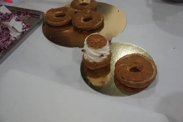 Découvrez l'art de la pâte à choux et de la crème pâtissière avec Julie - Image n°3 - Wecandoo