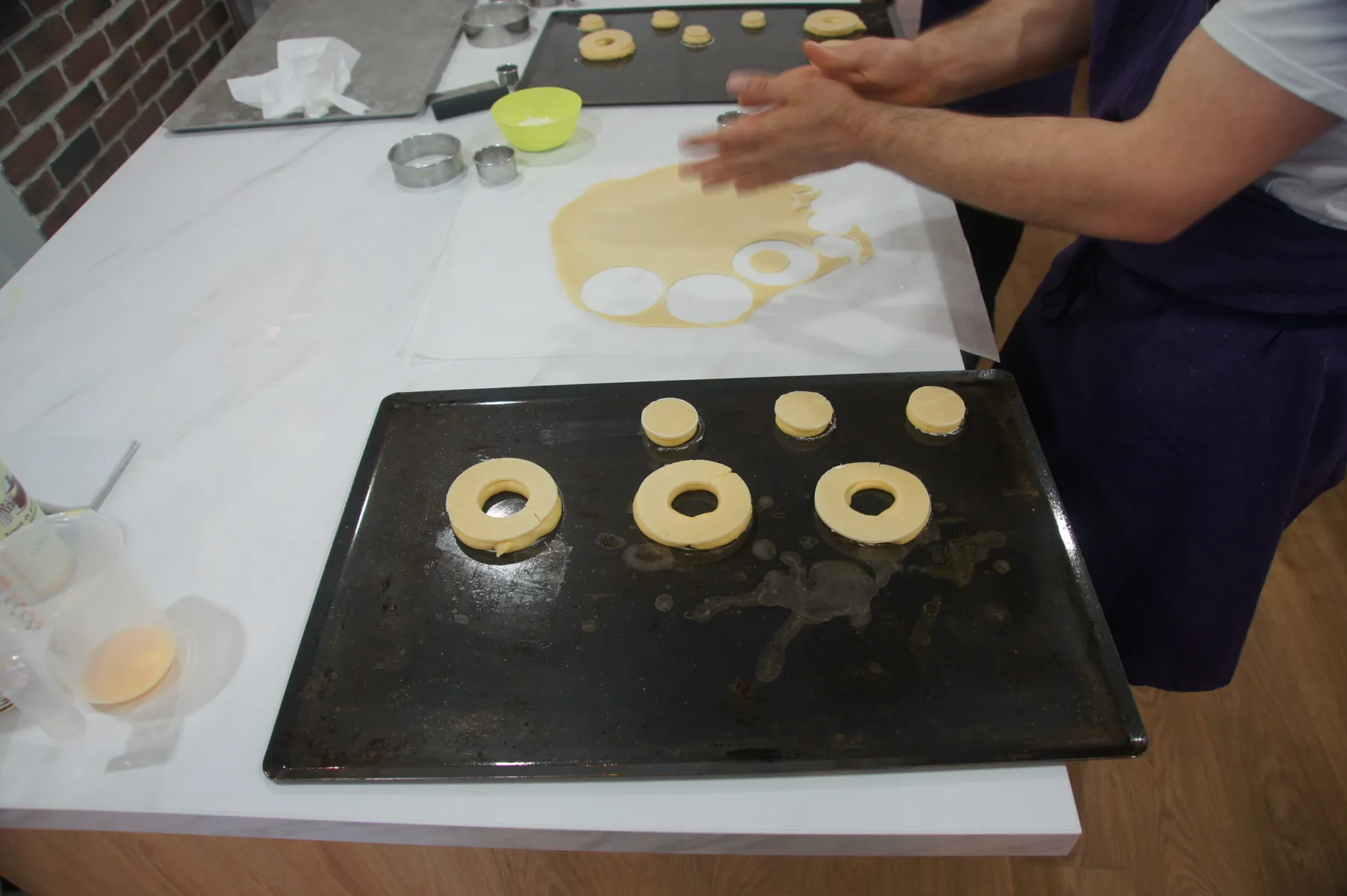 Découvrez l'art de la pâte à choux et de la crème pâtissière avec Julie - Image n°4 - Wecandoo