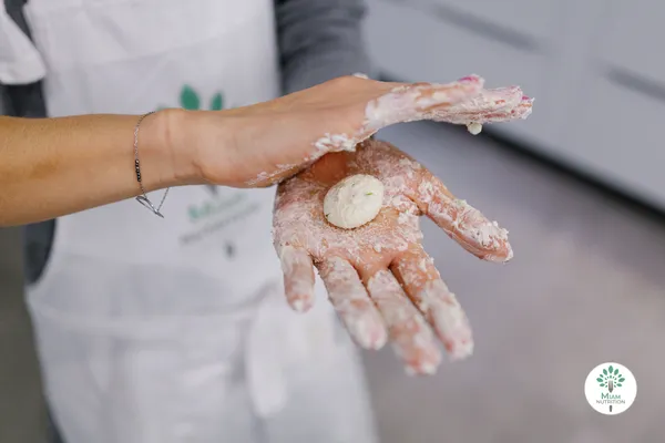 Réunissez votre équipe et cuisinez un délicieux repas avec Magali - Image n°2 - Wecandoo