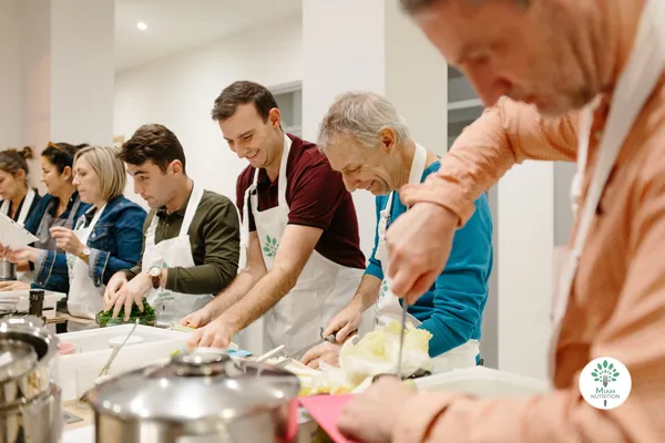 Réunissez votre équipe et cuisinez un délicieux repas avec Magali - Image n°4 - Wecandoo