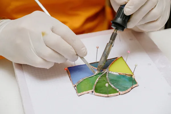 Initiez-vous au vitrail Tiffany avec Anne-Catherine - Image n°3 - Wecandoo